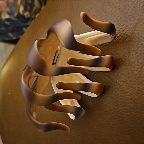 3/$30 Assorted Scrunchies and Hair Claws - Picture 7 of 7